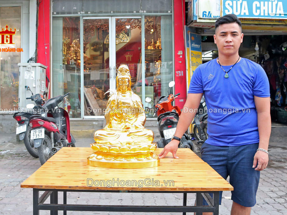 Pho tượng Phật mạ vàng 24K được nghệ nhân chế tác vô cùng tinh xảo